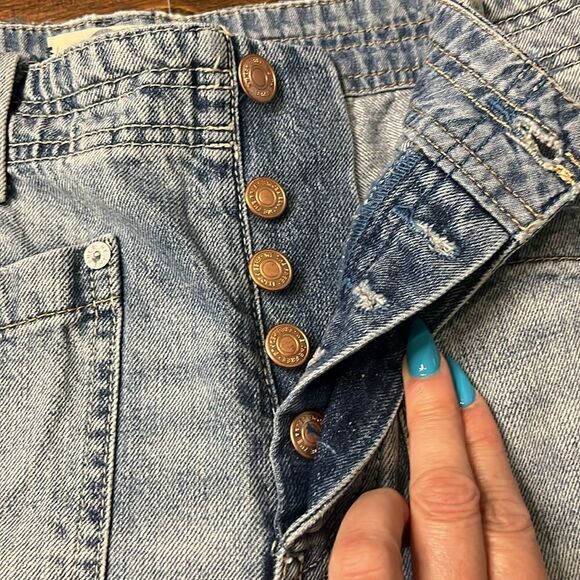 We the Free, Size 25, Rebel Rouser Cut Off Shorts! - Picture 3 of 9